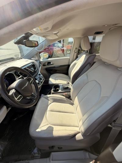 2019 Chrysler Pacifica Touring L Plus Pacifica Touring L Plus Mini Van 4D photo 8