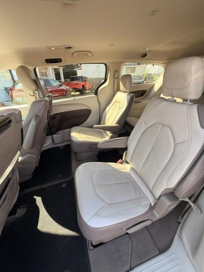 2019 Chrysler Pacifica Touring L Plus Pacifica Touring L Plus Mini Van 4D photo 10