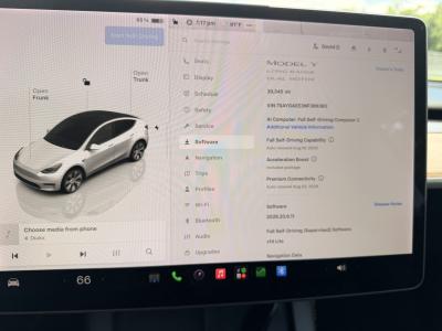 2022 Tesla Y Long Range AWD photo 9